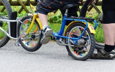 Comment emmener les enfants à vélo à la montagne ? La barre de remorquage